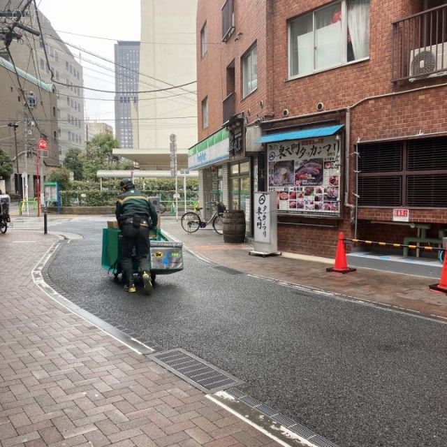 朝倉ビル ビル前面道路