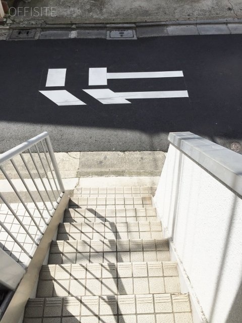 原宿こみやビル 階段
