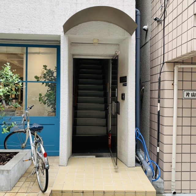新幸ビル エントランス