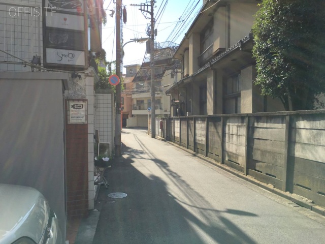 ヴィラデステビル ビル前面道路
