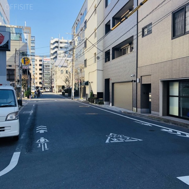 ARTビル ビル前面道路