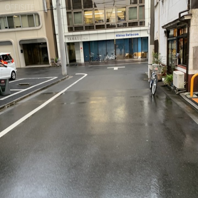 石井ビル ビル前面道路