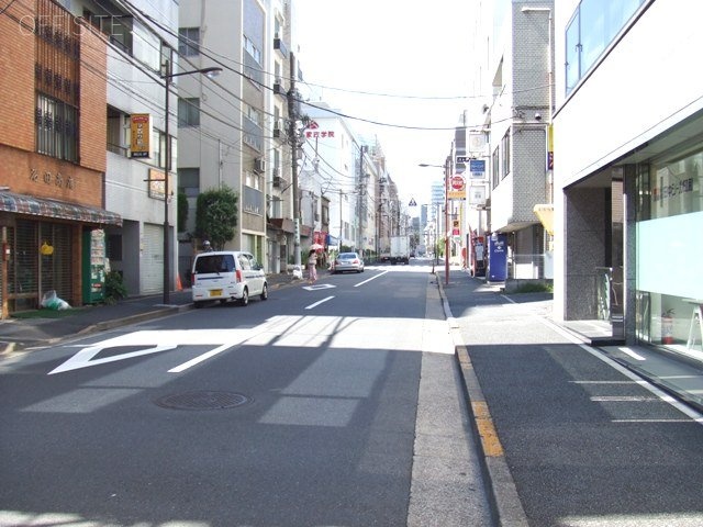 森ビル ビル前面道路