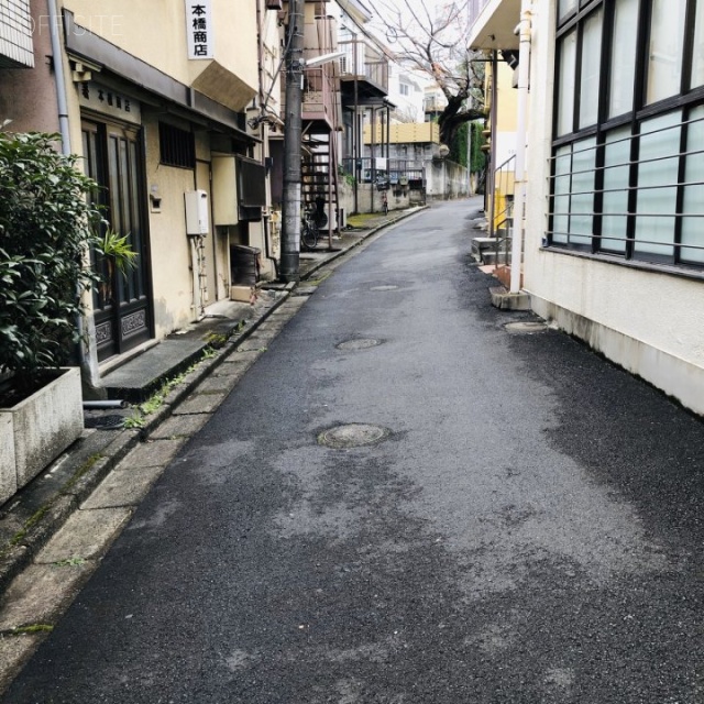 中村ビル ビル前面道路