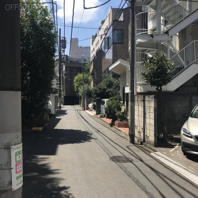AOYAMA ANNEX ビル前面道路