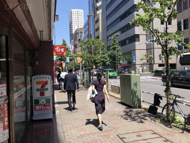 新宿ダイカンプラザB館 3階 5.86坪　ビル前面道路