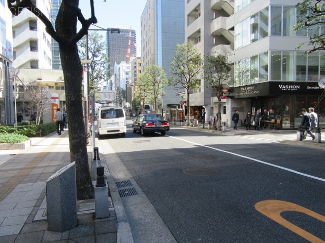 源流院ビル ビル前面道路