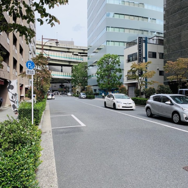 藤岡ビル ビル前面道路