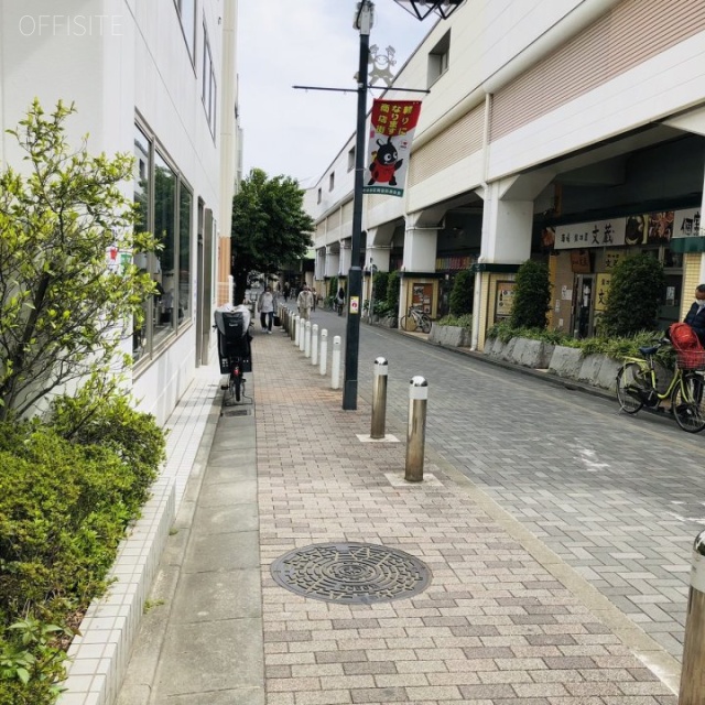 ちとふなサバンクビル 前面歩道