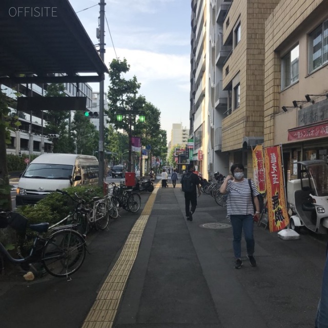 シティハウス西大久保 ビル前面道路