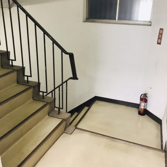 常泉ビル 内階段
