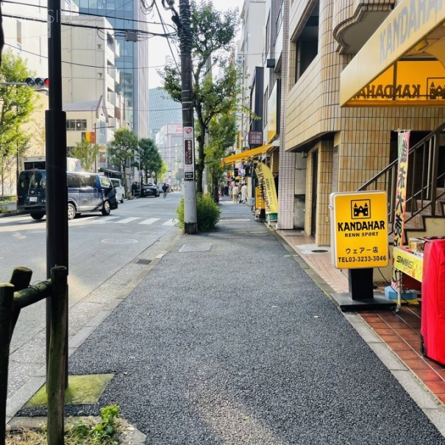 北信ビル 前面歩道