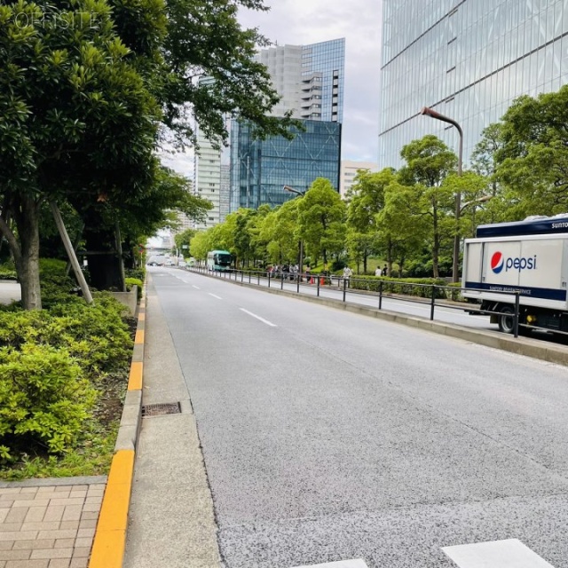 品川シーズンテラス ビル前面道路