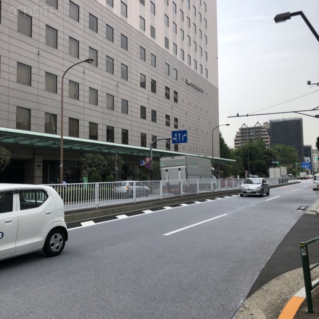 国際ファッションセンター ビル前面道路