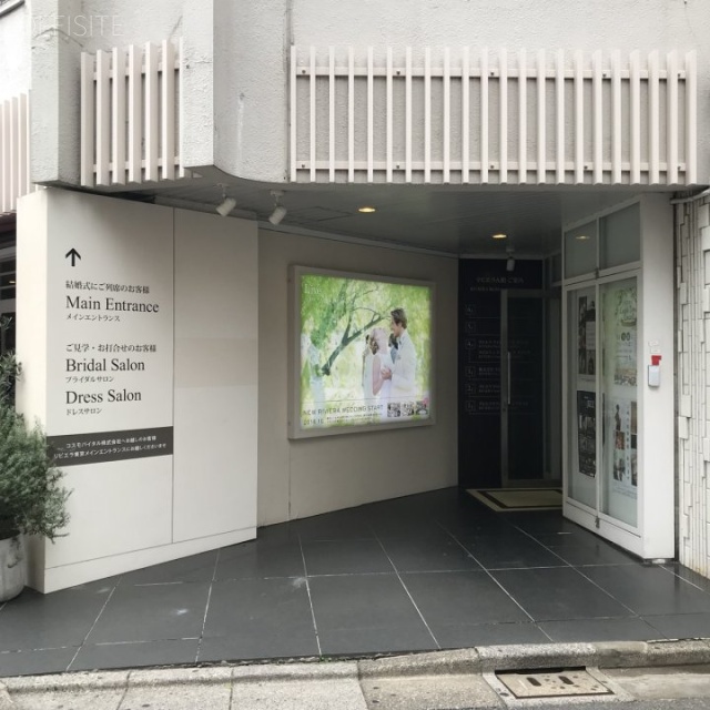 市川ビル エントランス