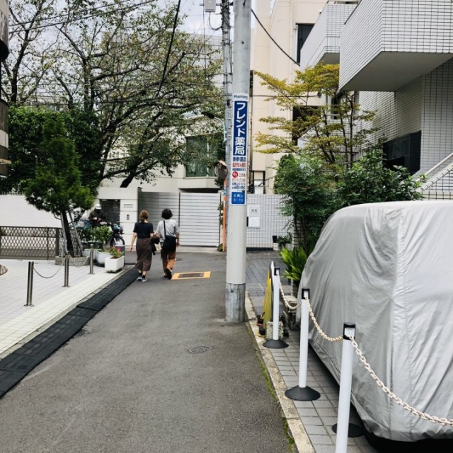 コトブキビル ビル前面道路