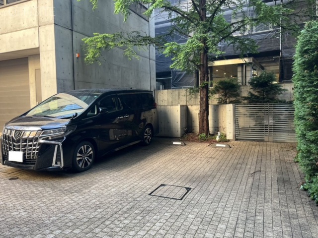 HERMES(ヘルメス)ビル　駐車場