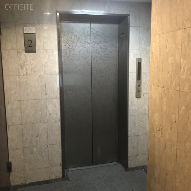 西新宿ウインズビル　エレベーター
