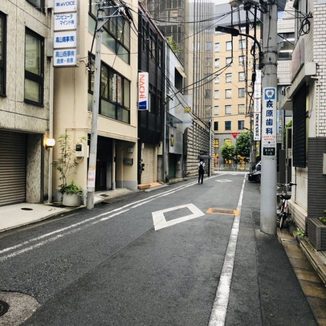 高山ビル ビル前面道路