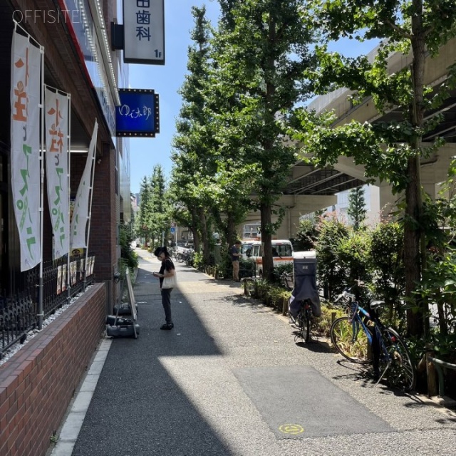 五反田ブリックビル 前面歩道