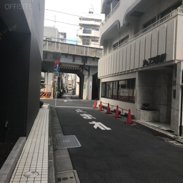 ジャコワ柳橋 ビル前面道路