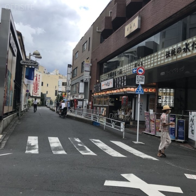 オーク・ヴィレッジ ビル前面道路