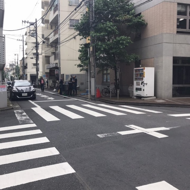 ラパスビル東京労働会館 ビル前面道路