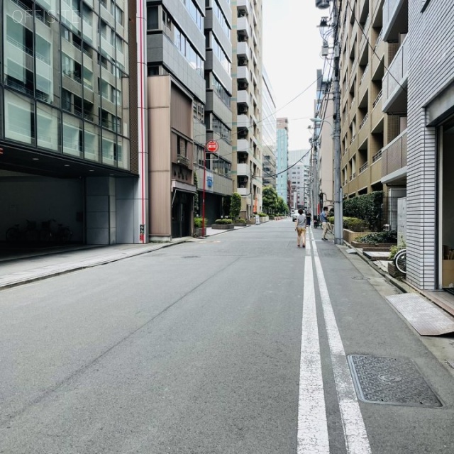 魚十ビル ビル前面道路