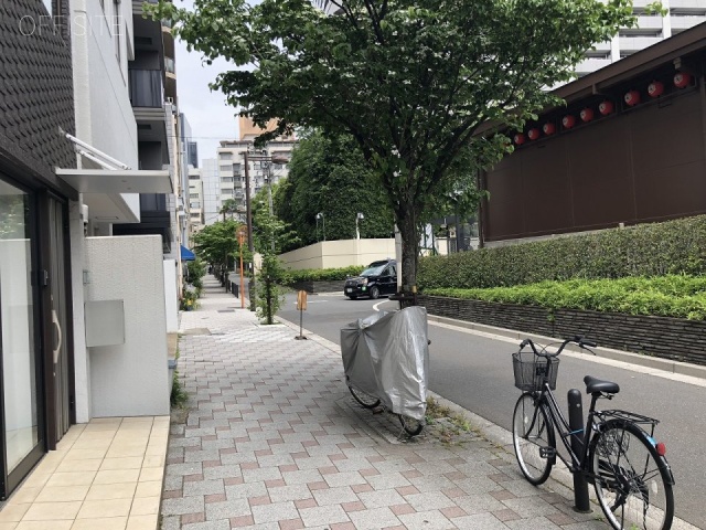 岩沢ビル ビル前面道路