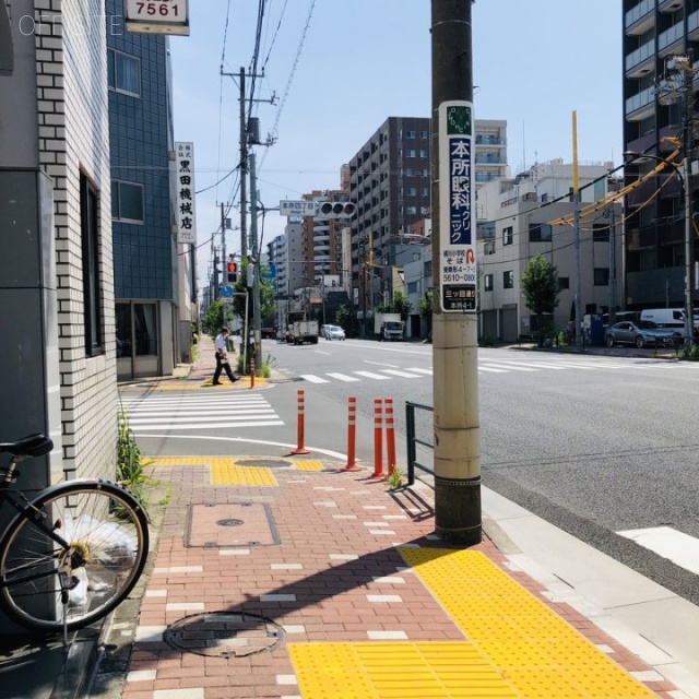 長谷川ビル ビル前面道路