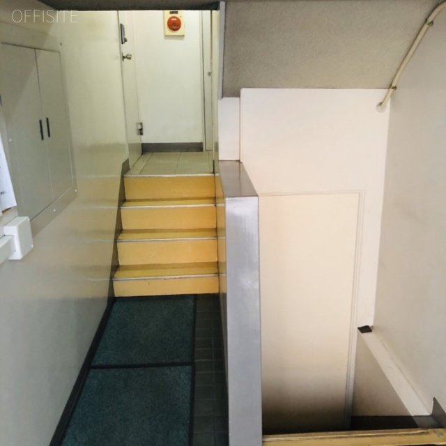 第3向山ビル エントランス