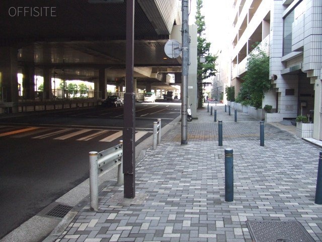 オカバ浜松町ビル ビル前面道路