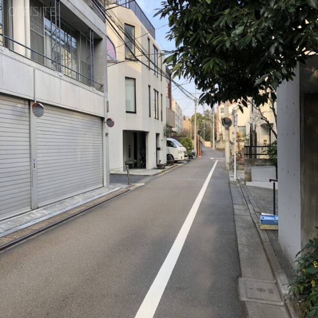 久保ビル ビル前面道路