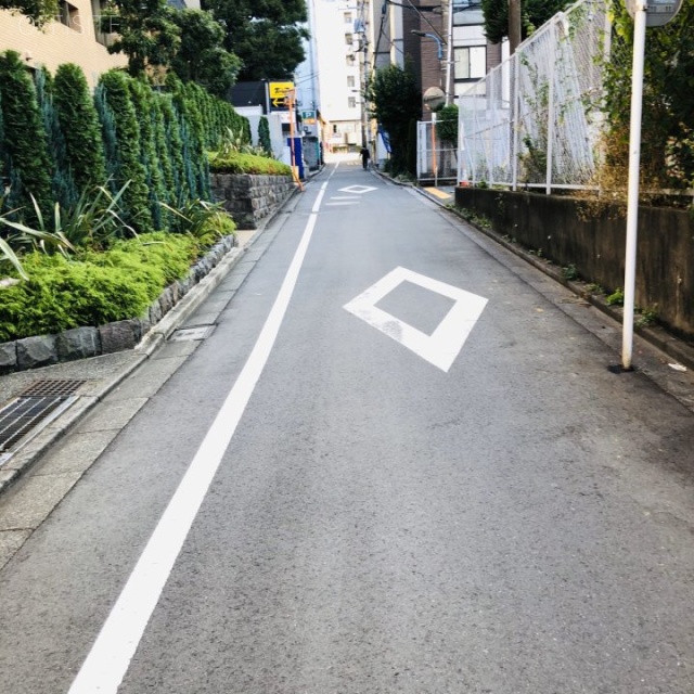 グラン四谷ビル ビル前面道路