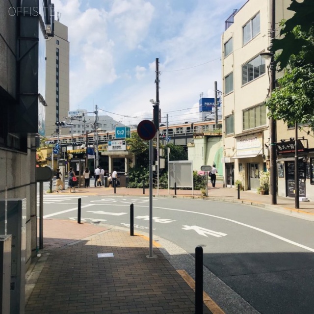 飯田橋T&Sビル ビル前面道路