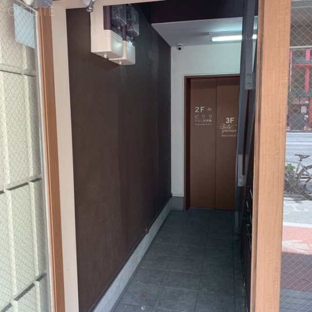 海老原ビル エントランス