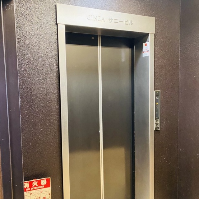 銀座サニービル エントランス