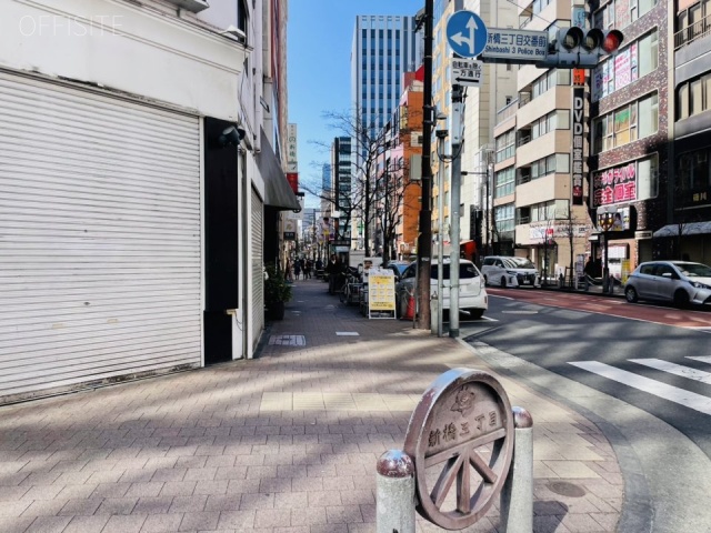 鳥森通りビル 前面歩道