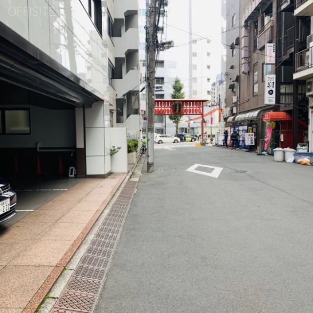 いろは本郷ビル ビル前面道路