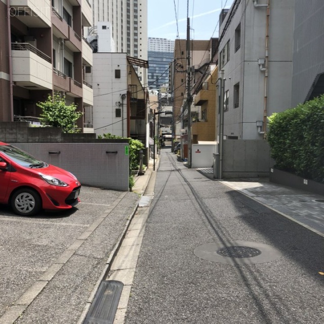 赤坂STビル ビル前面道路