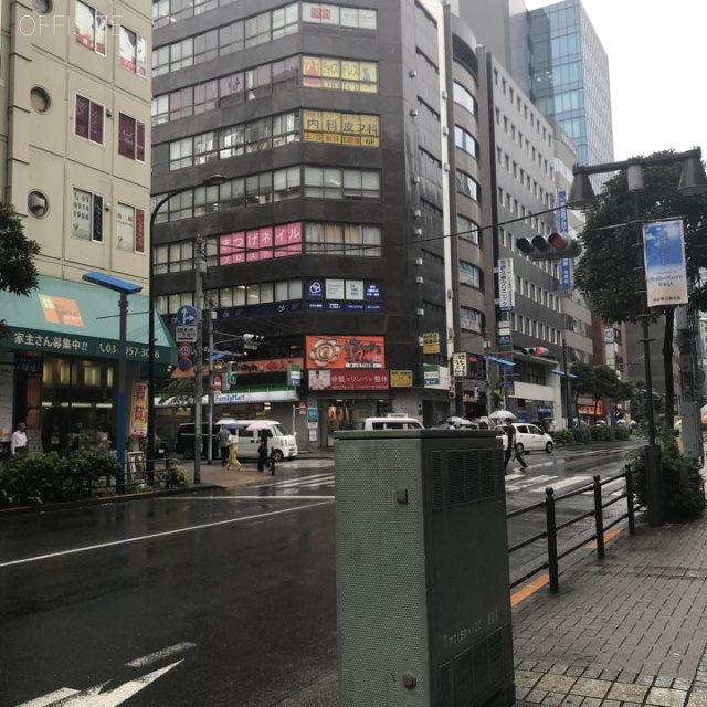 カテイビル ビル前面道路