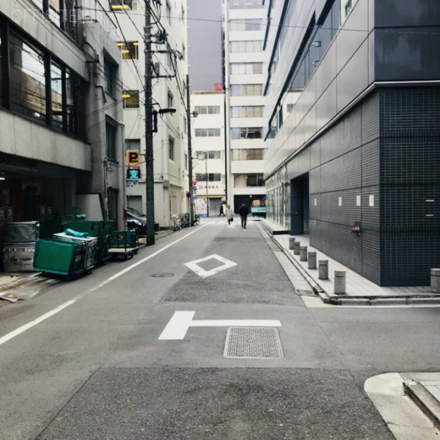 NASビル ビル前面道路