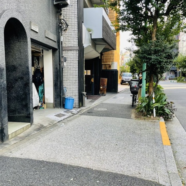 エビスエイトビル ビル前面道路