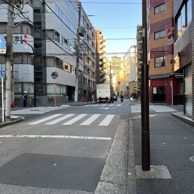 アーク神保町ビル 前面道路