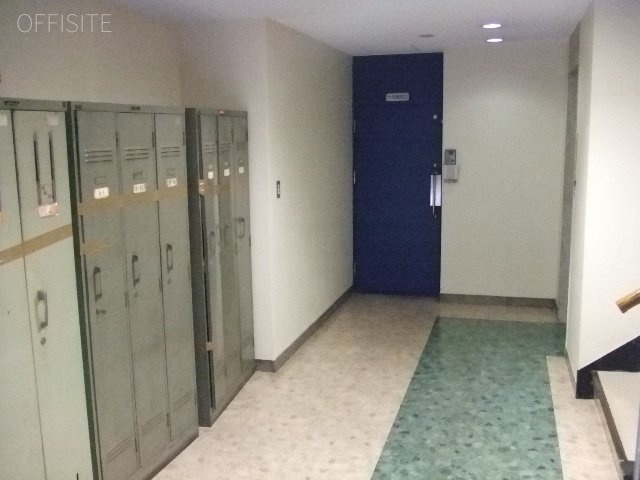 大信秋山ビル エントランス