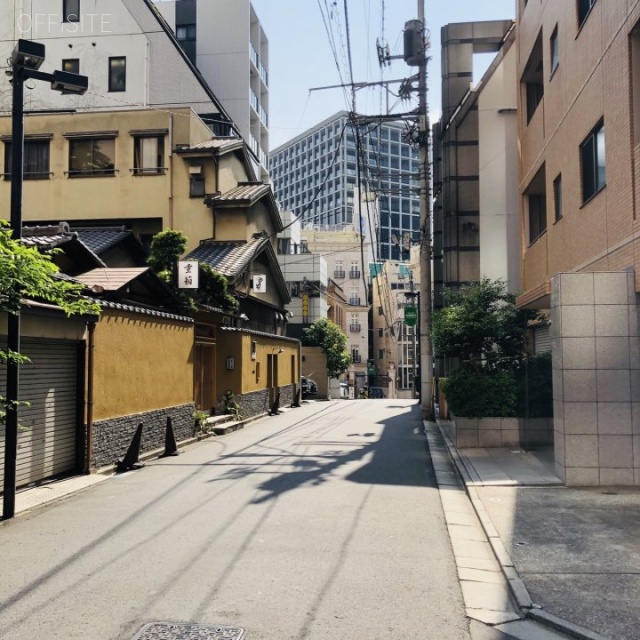 BS赤坂(ガルバスタジオ赤坂) ビル前面道路