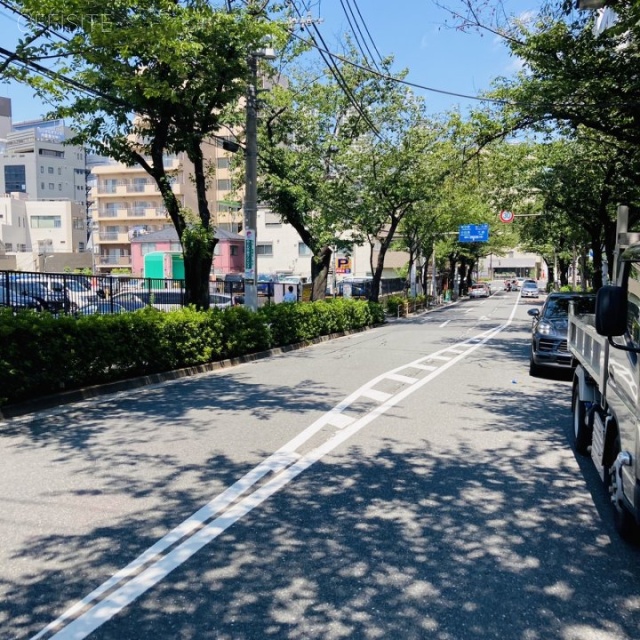 かむろ坂オーカス ビル前面道路