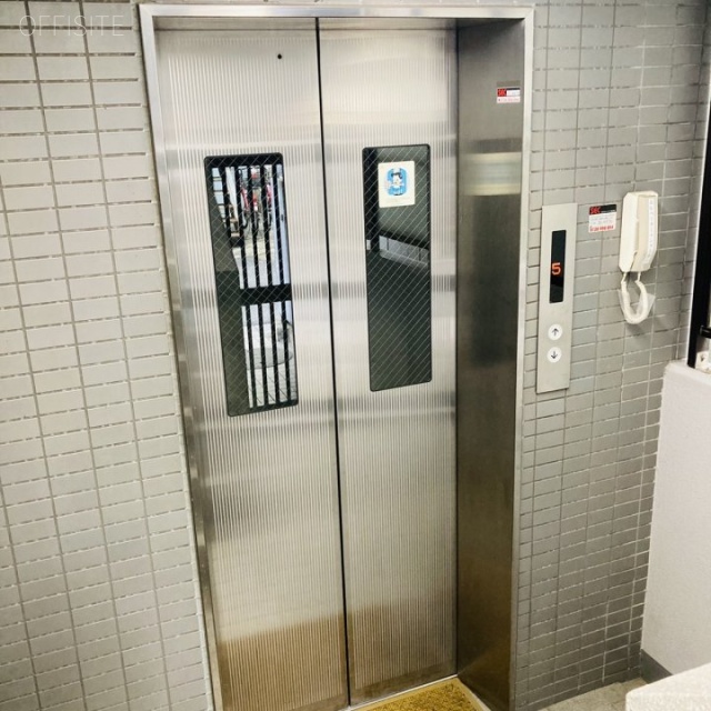 品田ビル エレベーター