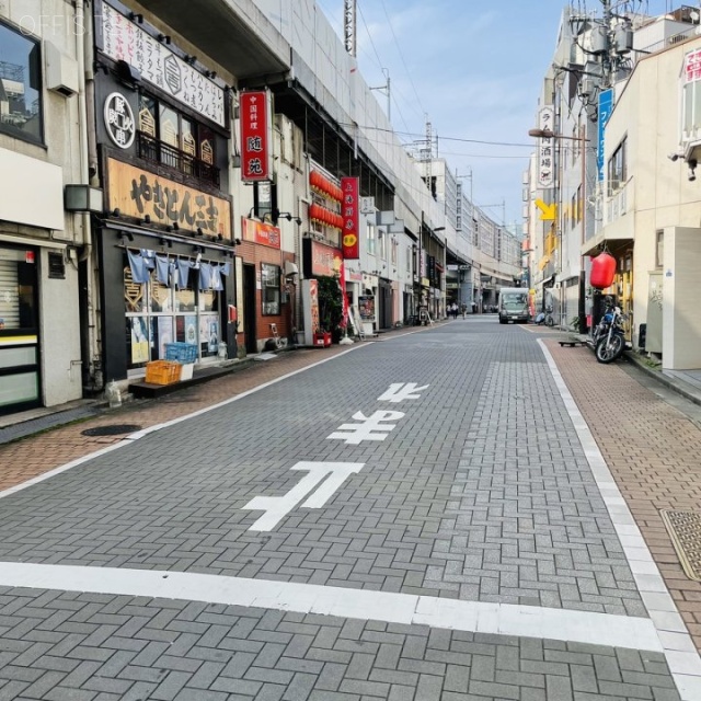 (仮)神田高架下店舗 ビル前面道路