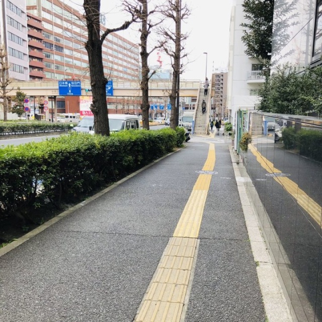 五反田TRビル 前面歩道